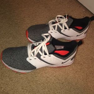 Nike Women's Air Bella TR